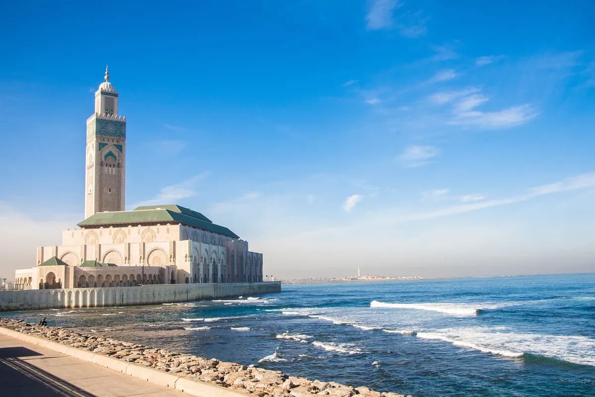 casablanca, mosque, sea, morocco, travel, architecture, islam, building, religion, landmark, muslim, hassan, arabic, africa, islamic, famous, moroccan, culture, blue sky, nature, minaret, tower,
